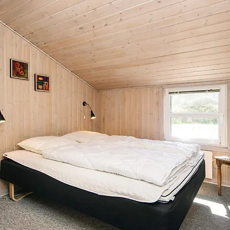 10 Person In Blåvand